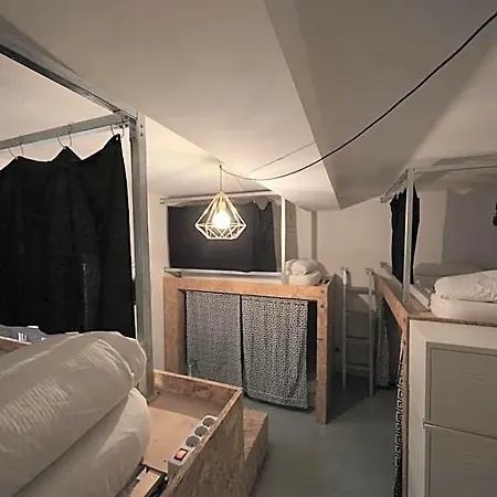 Dopa Hostel *
