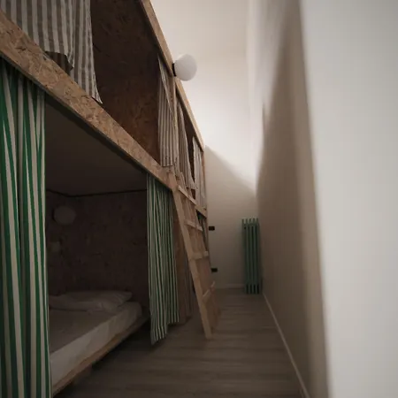 Dopa بيت شباب بولونيا